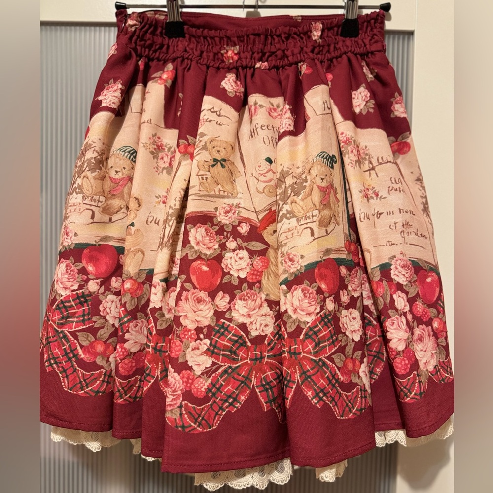 Vintage-Inspired Red Floral Print Pleated Skirt - Picture 3 of 7